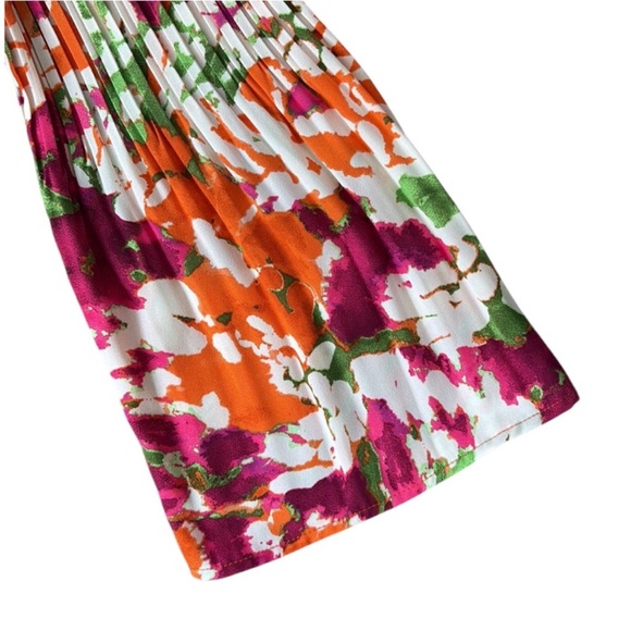 Like New Sunny Leigh Pleated Bell Sleeve Top Floral Size Large - Picture 6 of 9